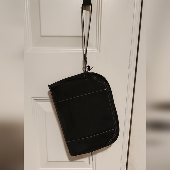 Marie Claire Cosmetic Wristlet Pouch Black 10" X 7. 5" - Picture 2 of 10